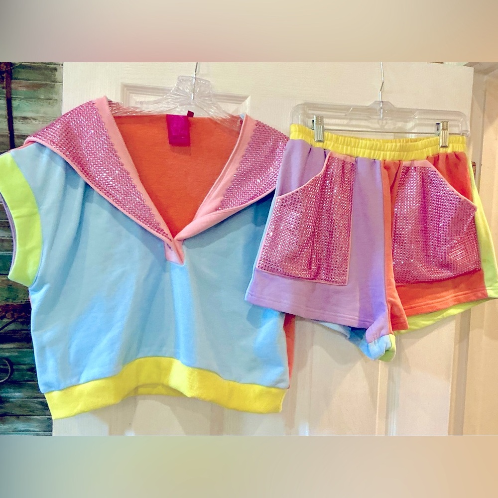 NWOT size small QOS pastel color block set